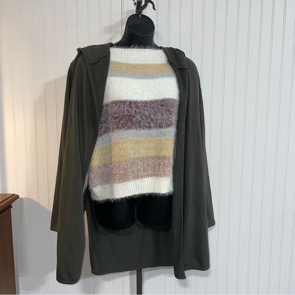 Lumiere White and Brown Crew Neck Sweater - Picture 8 of 9